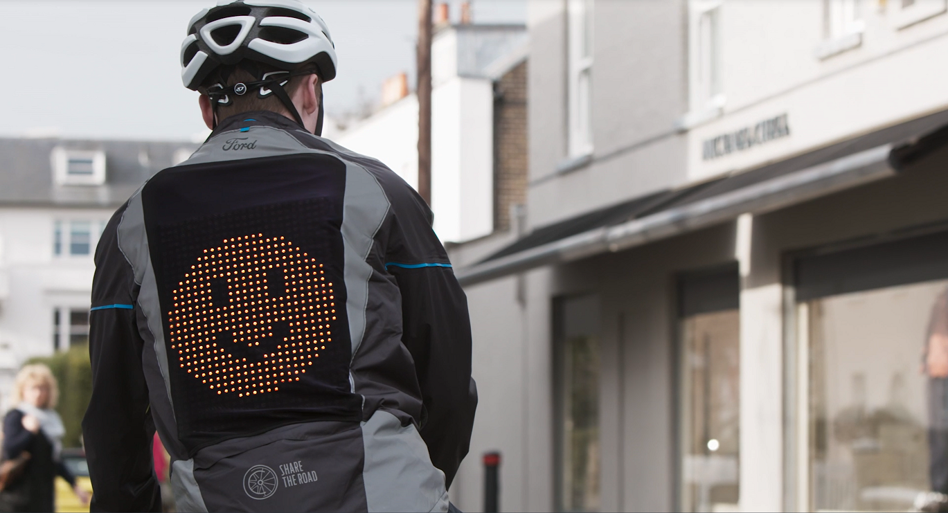 Ford crea casaca con emojis para ciclistas (3)