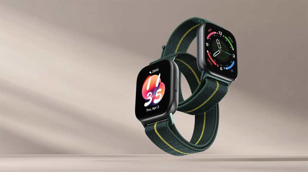 Vista del moto watch fit en color Trekking Green, mostrando su diseño moderno y pantalla OLED con diferentes esferas y correas de tela.
