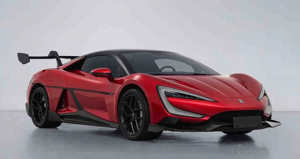 Hypercar eléctrico Yangwang U9 Track Edition de color rojo, con un diseño aerodinámico y alerón trasero, exhibido en un fondo neutro.