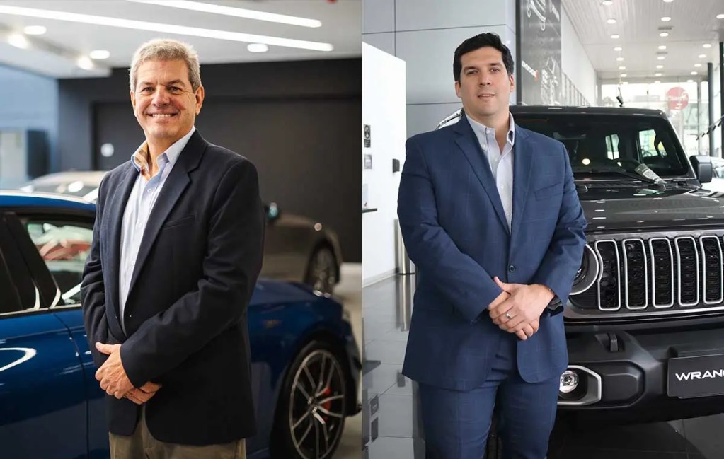 Mike Pariamachi Dietrich, nuevo Gerente de Negocio Autos Mercedes-Benz en Divemotor, posando junto a un auto azul en un concesionario.