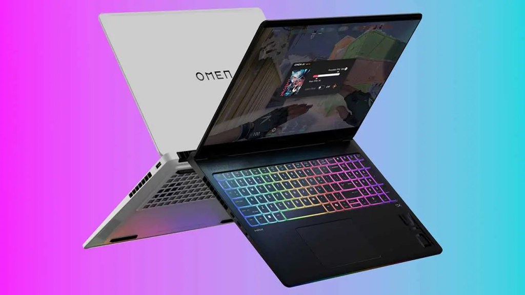 Dos laptops Omen de HP, una blanca y una negra, con teclado de colores RGB, sobre un fondo degradado de colores azul y rosa.