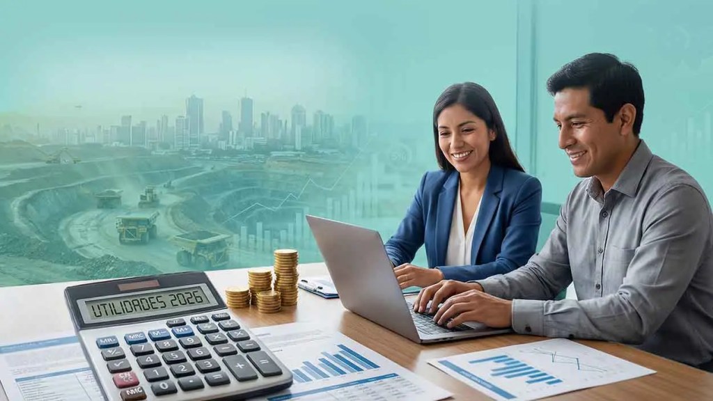Dos personas sonrientes trabajando en una laptop, con gráficos y una calculadora sobre la mesa, y una vista de ciudad en el fondo.