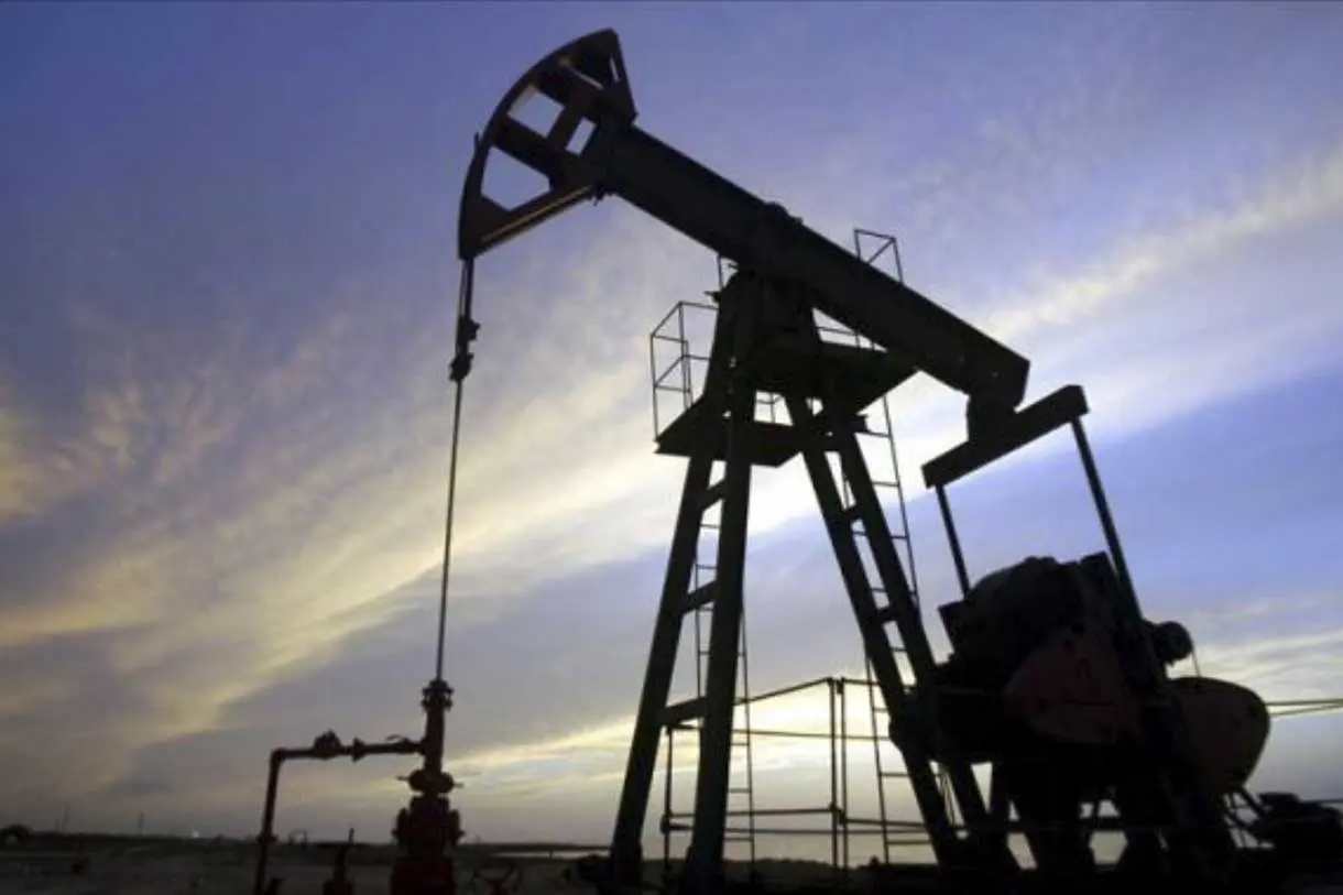 Caída del petróleo sacude a Perú: alivio momentáneo esconde riesgos económicos