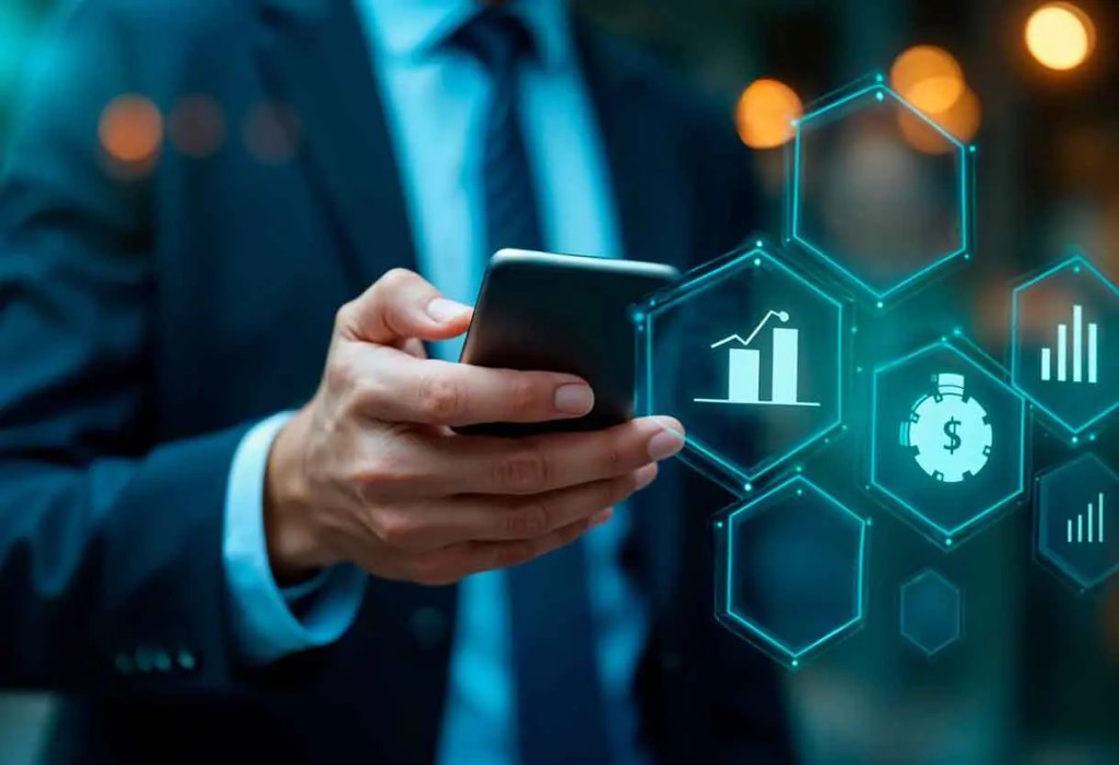 Un hombre en traje sostiene un teléfono móvil, mientras gráficos y símbolos financieros flotan a su alrededor.