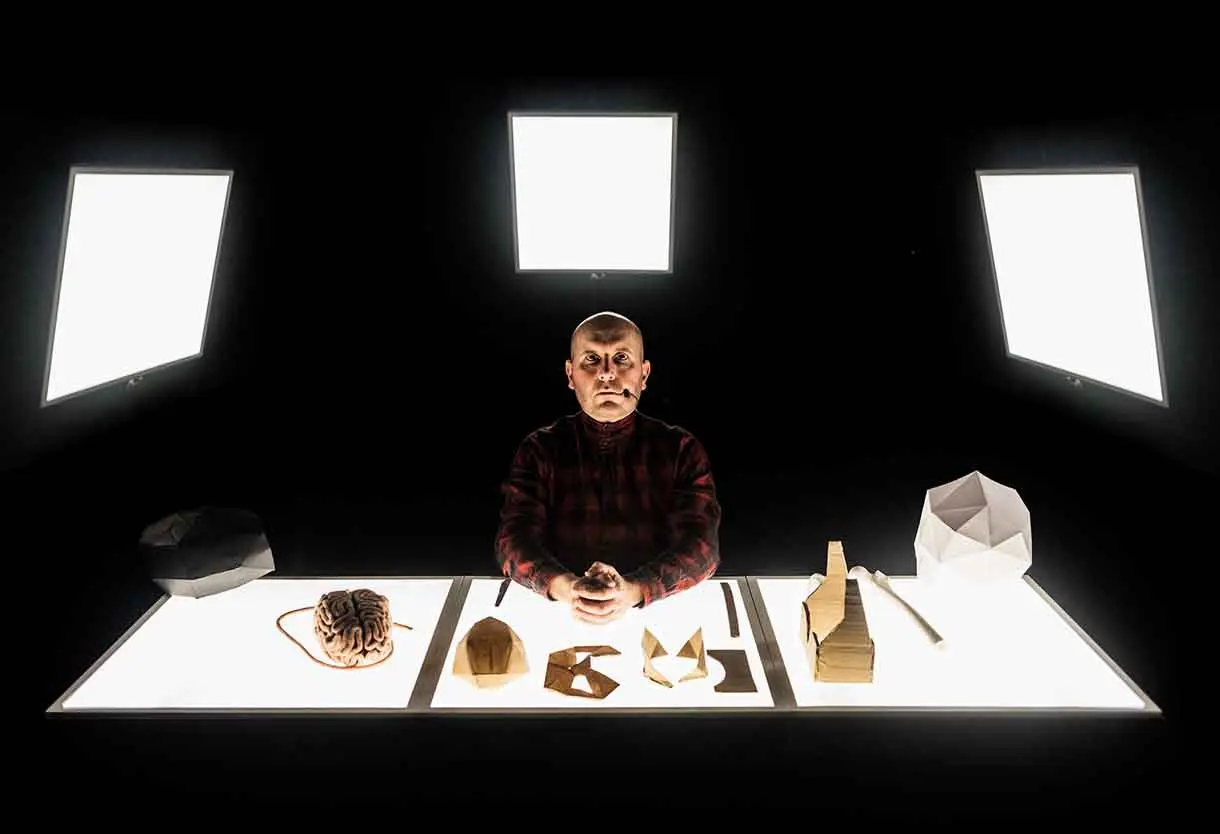 Desde Francia: “Ersatz”, una fantasía enigmática sobre la humanidad del mañana