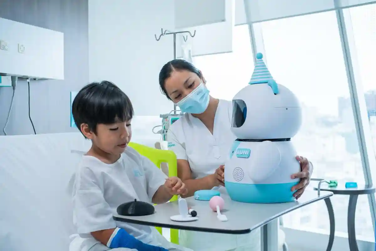 Conoce al robot que acompaña a niños con cáncer durante su hospitalización