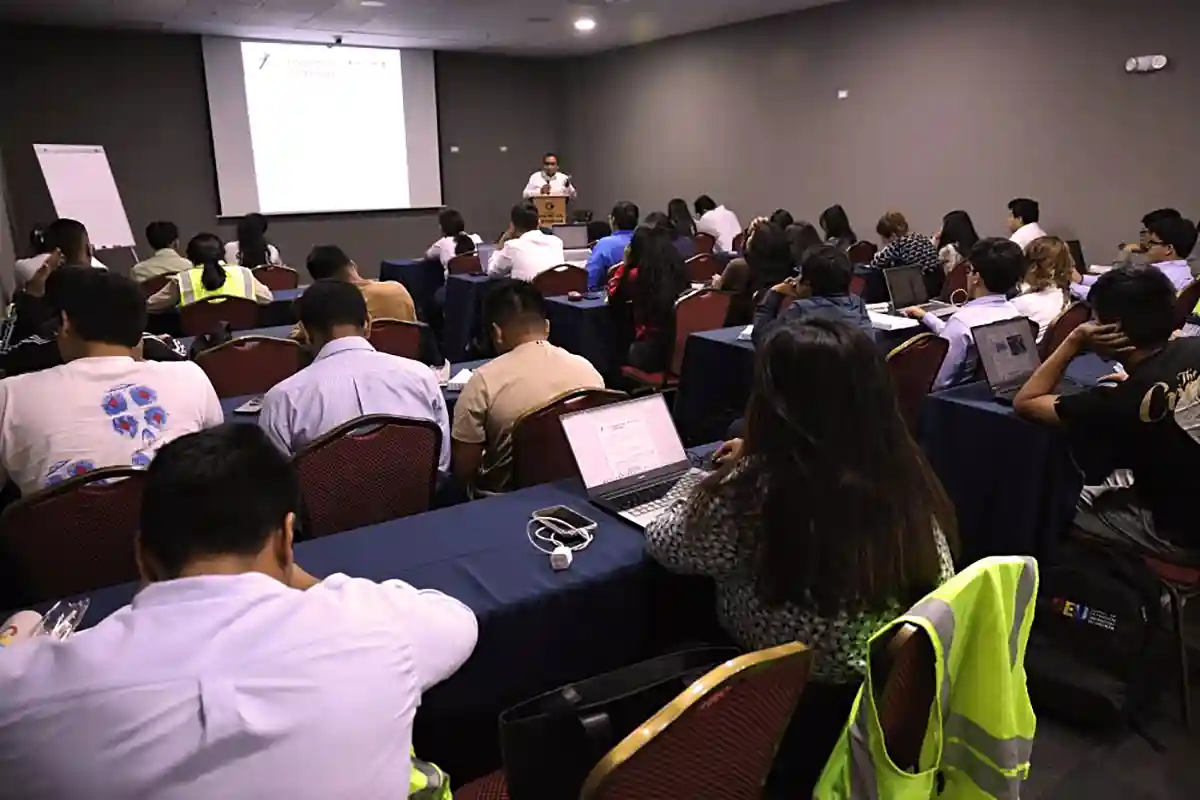 Más de 2000 estudiantes y egresados compiten por 45 becas del CEU del Ositrán