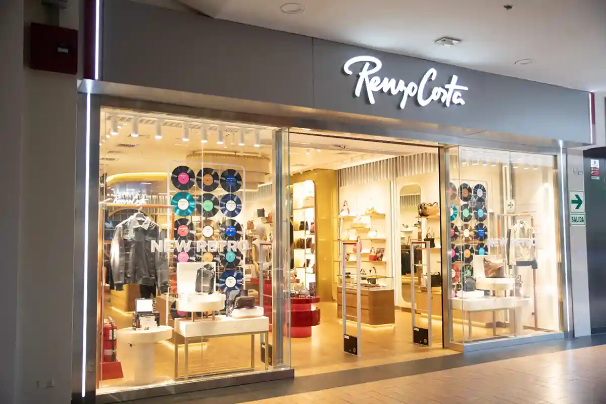 Renzo Costa presenta un nuevo concepto de tienda en Plaza San Miguel